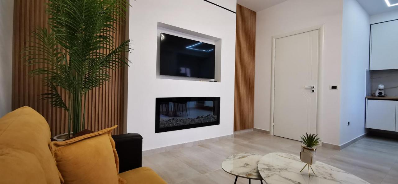 Lungomare Luxury Sea View Apartaments Avlonya Dış mekan fotoğraf