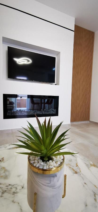 Lungomare Luxury Sea View Apartaments Avlonya Dış mekan fotoğraf