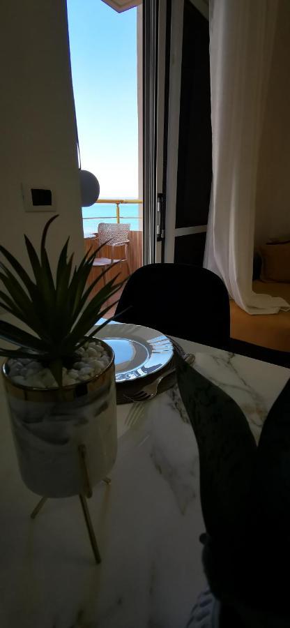Lungomare Luxury Sea View Apartaments Avlonya Dış mekan fotoğraf