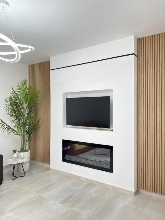 Lungomare Luxury Sea View Apartaments Avlonya Dış mekan fotoğraf