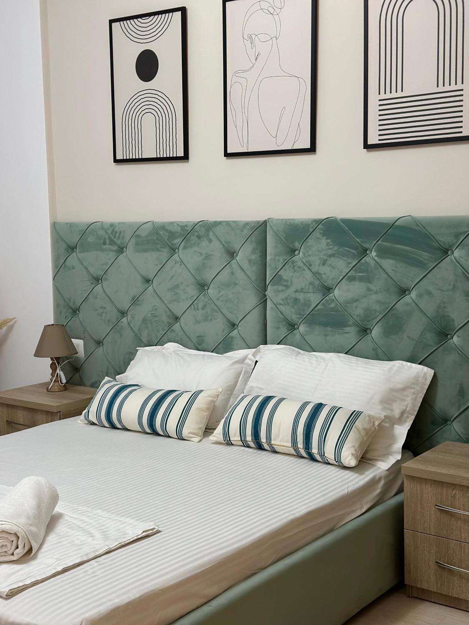 Lungomare Luxury Sea View Apartaments Avlonya Dış mekan fotoğraf
