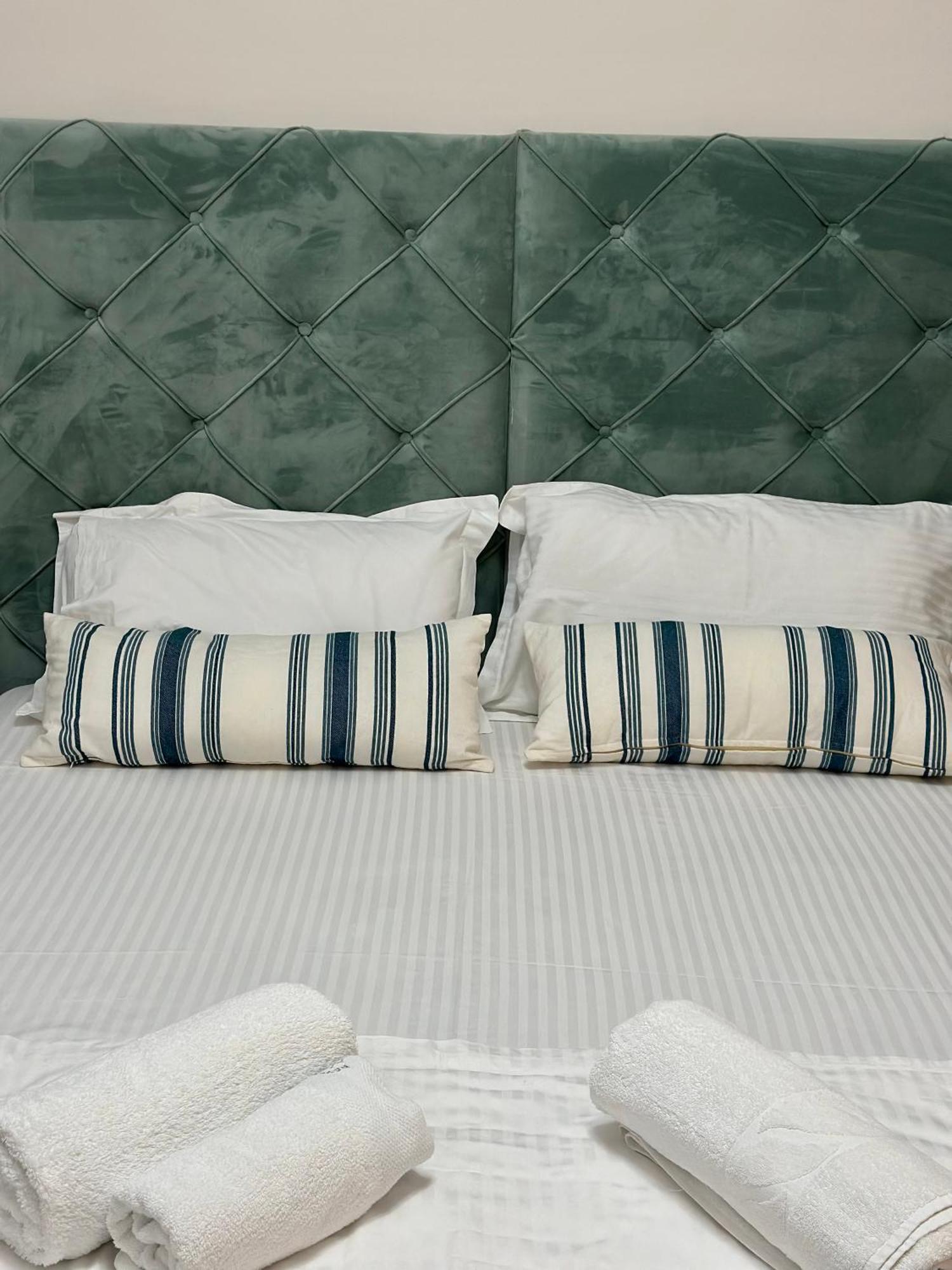 Lungomare Luxury Sea View Apartaments Avlonya Dış mekan fotoğraf