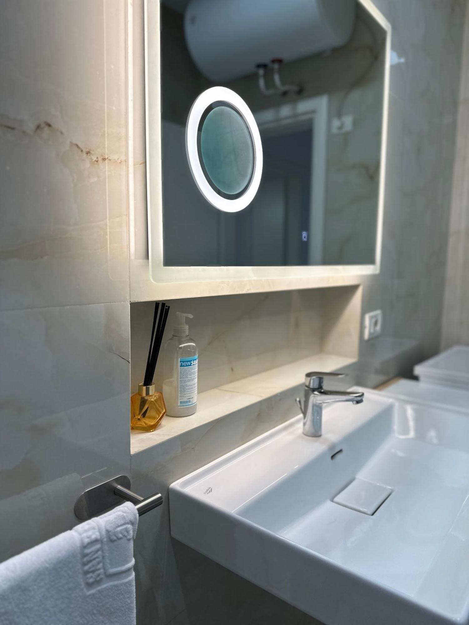 Lungomare Luxury Sea View Apartaments Avlonya Dış mekan fotoğraf
