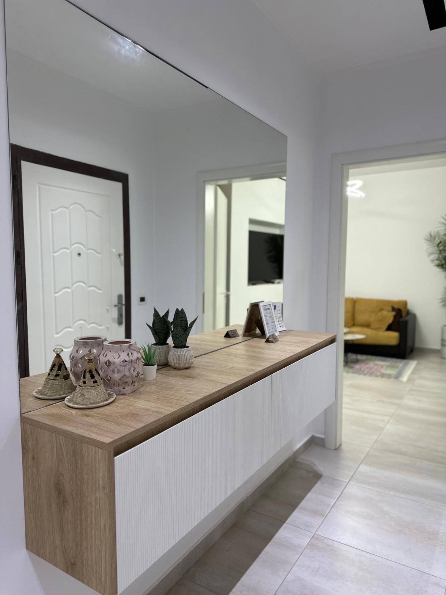 Lungomare Luxury Sea View Apartaments Avlonya Dış mekan fotoğraf