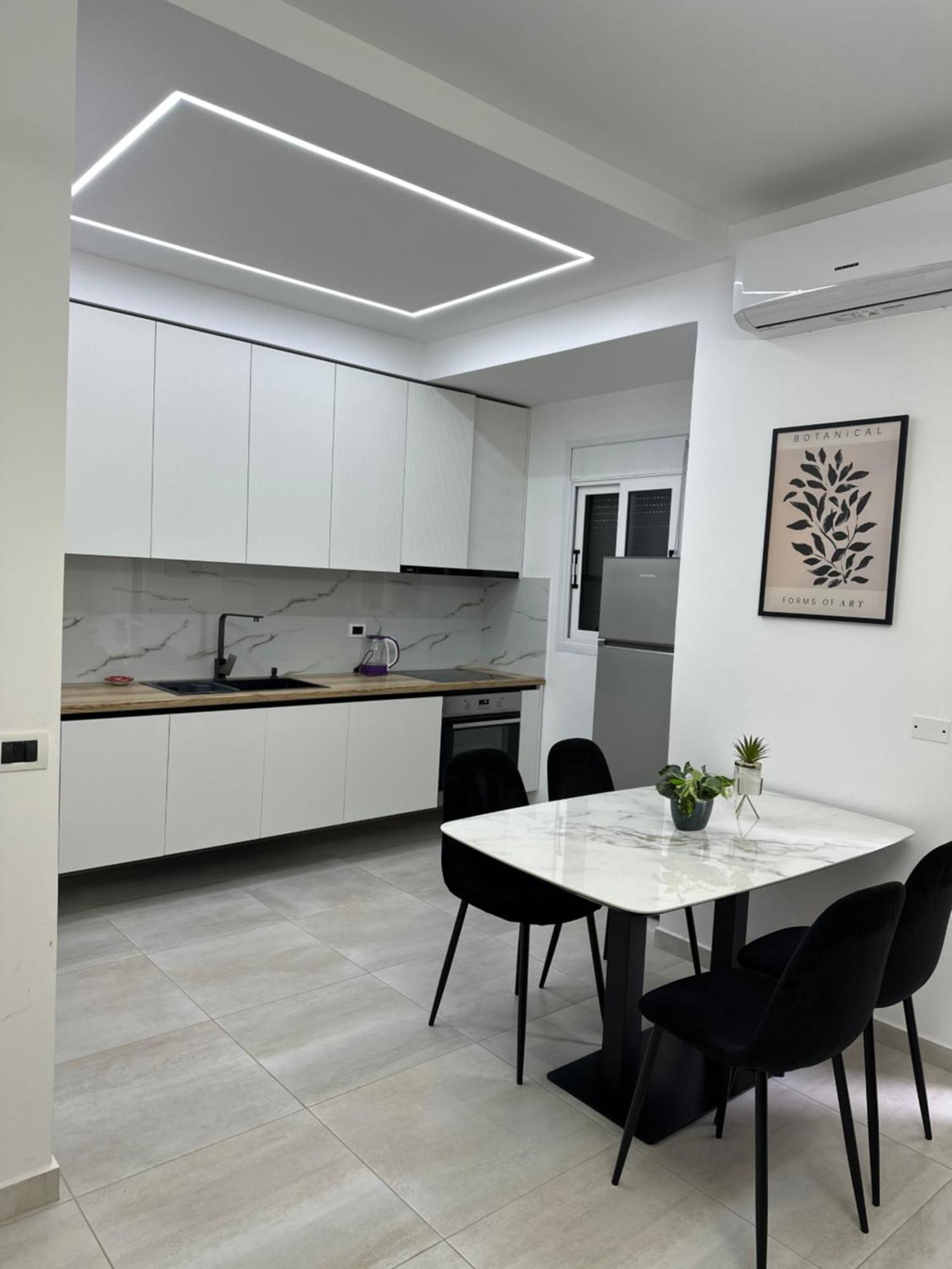 Lungomare Luxury Sea View Apartaments Avlonya Dış mekan fotoğraf