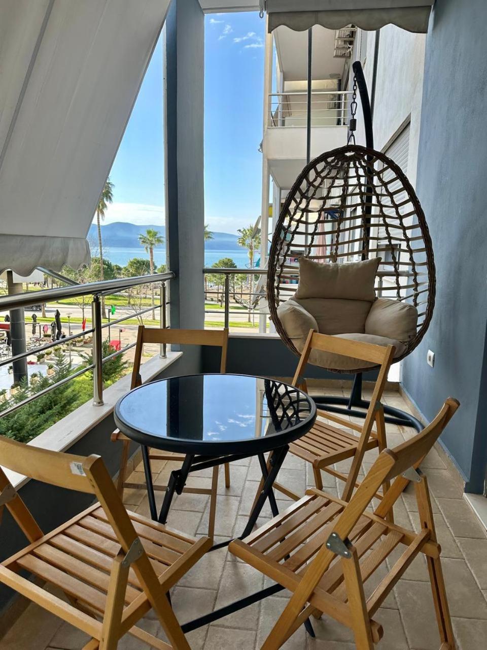 Lungomare Luxury Sea View Apartaments Avlonya Dış mekan fotoğraf