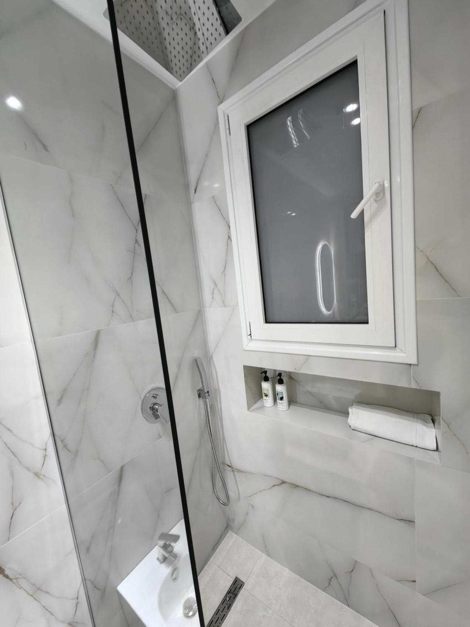 Lungomare Luxury Sea View Apartaments Avlonya Oda fotoğraf
